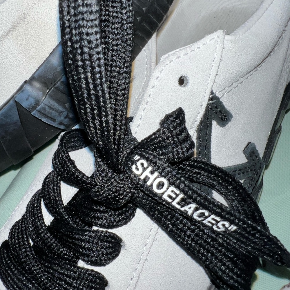 Off-White White and Black Low-Top Sneakers with Red Zip Tie - Picture 3 of 9
